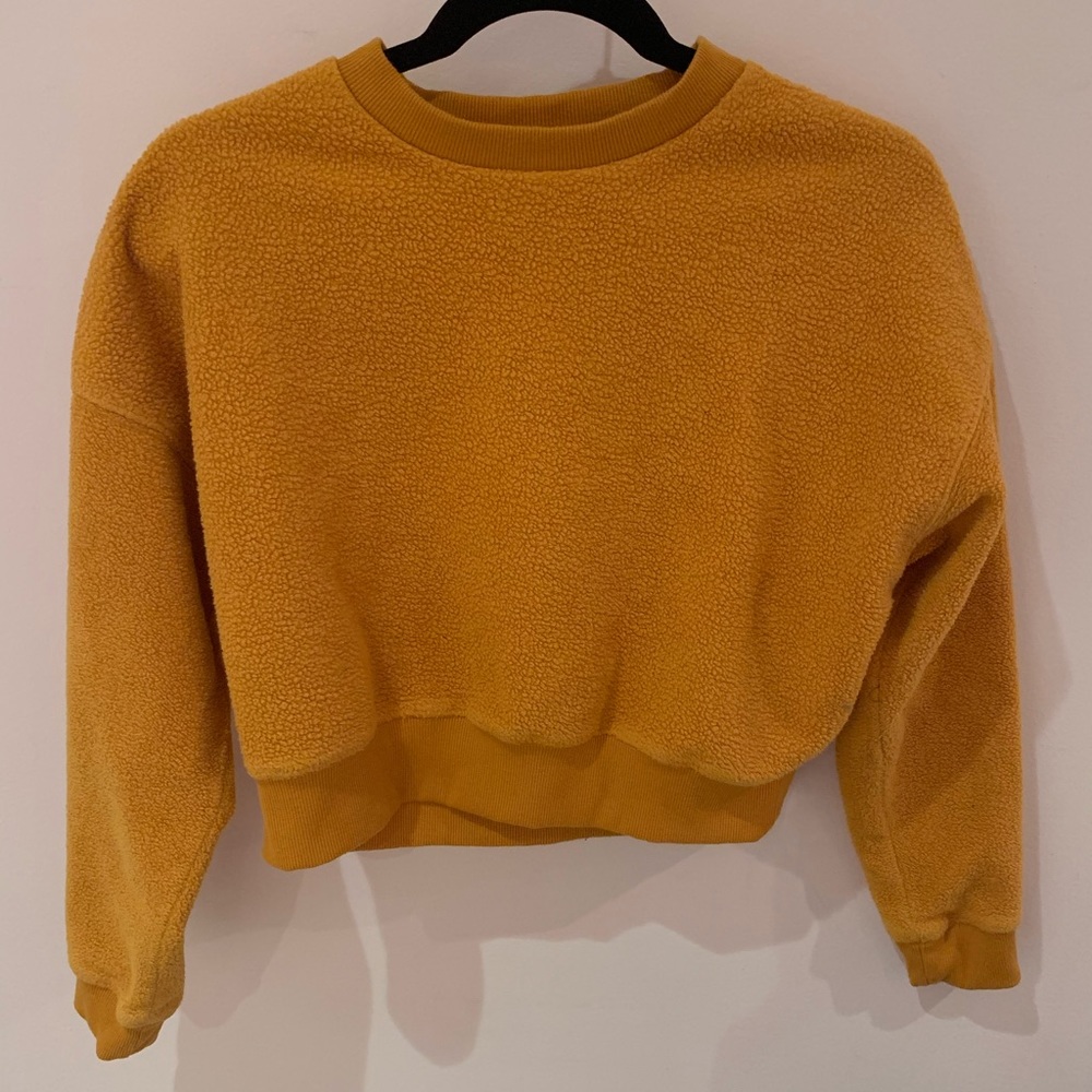 ⭐️2/25 ⭐️ Cropped Fleece Sweater